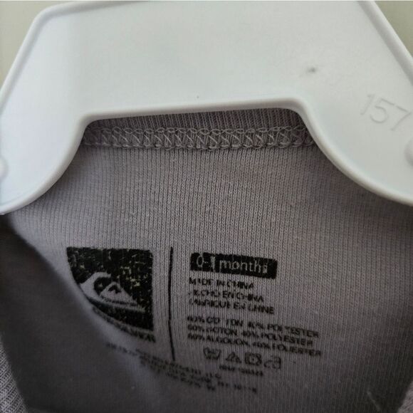 3/$15 quicksilver short sleeve onesie 0-3 m - Picture 2 of 3